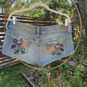 Vintage Y2K GUESS Embroidered Denim Micro Shorts • Low Rise • Size 32